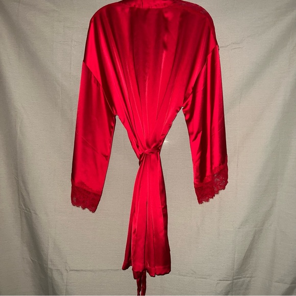 V. S. Robe NWT - Picture 7 of 9